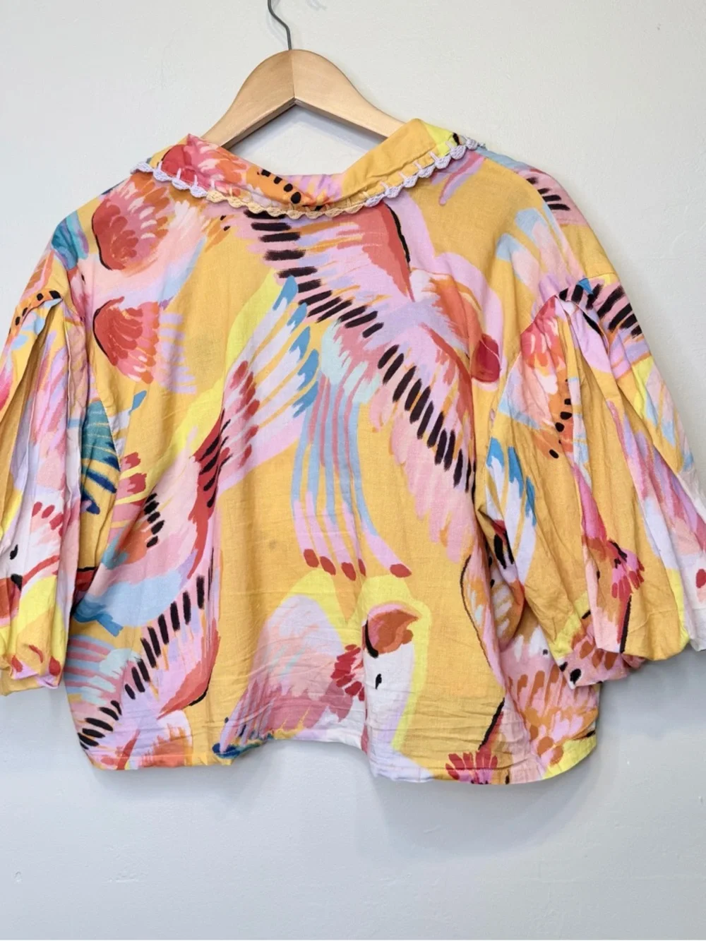 FARM Rio Neon Macaws Multicolor Button Front Scalloped Collar Cropped Top Blouse - Picture 5 of 16